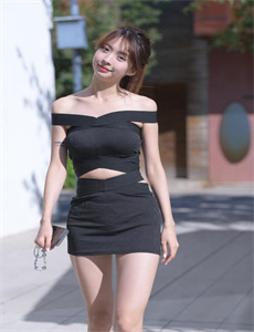 黑人巨大进入白人美女视频