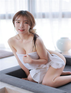 黄色大袄怎么搭配/生物课老师拿我当教材作文